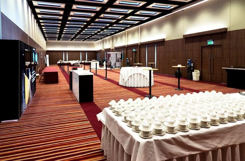 LONDON SUITE 1 TO 6 - Mercure London Earls Court Hotel & Conference Centre