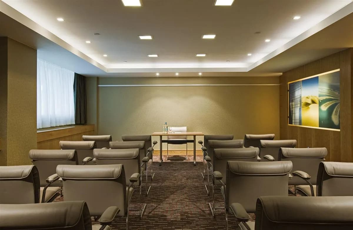 Dubai - Sofitel London Heathrow