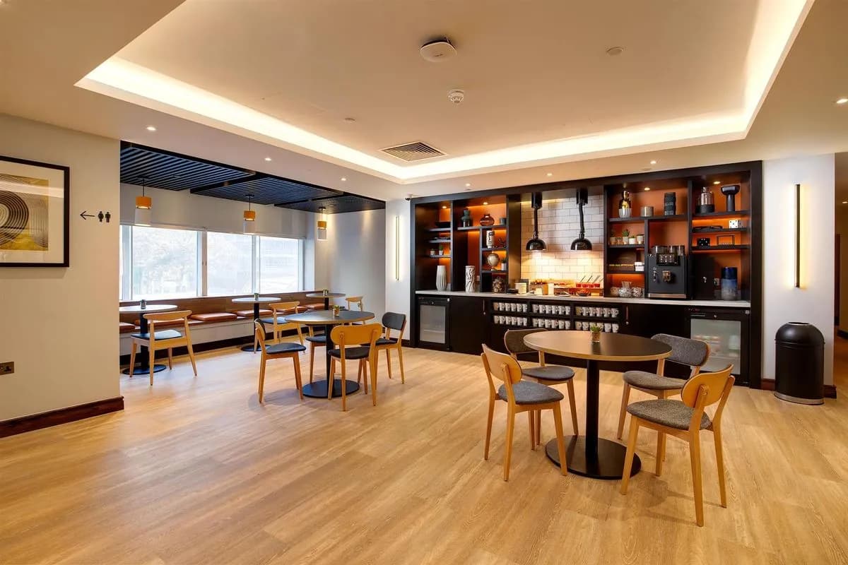 Garden Suites Foyer - City Sleepers at Royal National Hotel