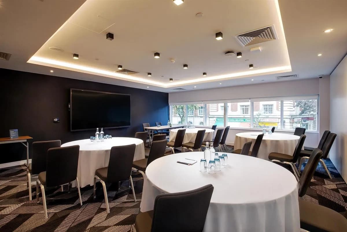 Russell suite - City Sleepers at Royal National Hotel
