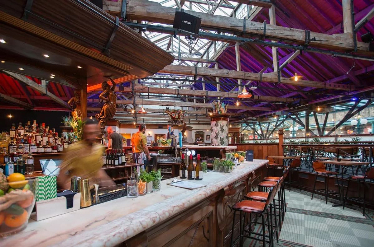 Quayside Bar - Tobacco Dock