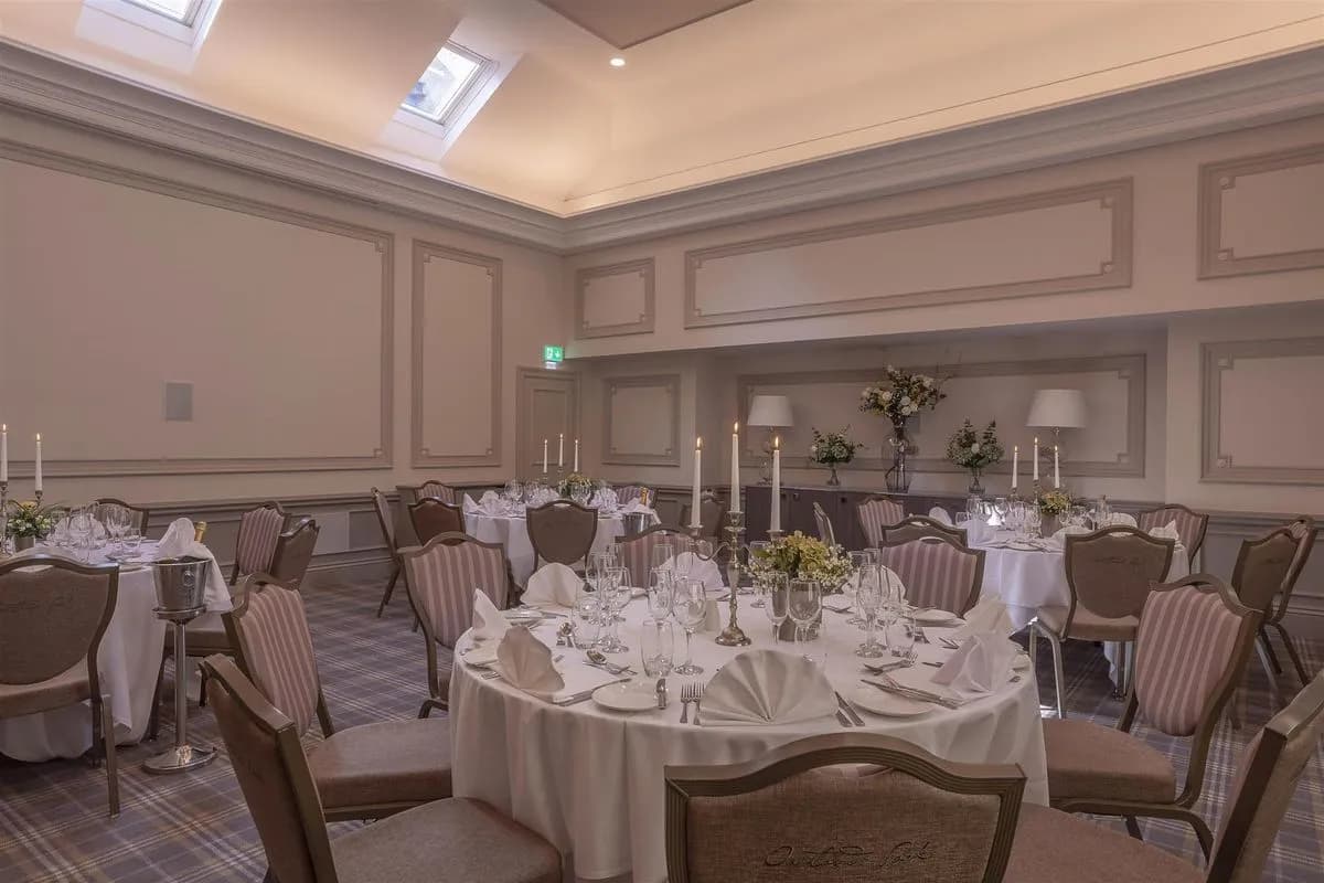 Cromwell - Oatlands Park Hotel