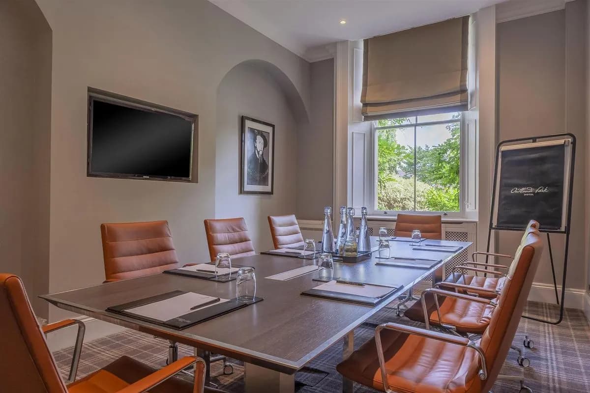 Parr - Oatlands Park Hotel