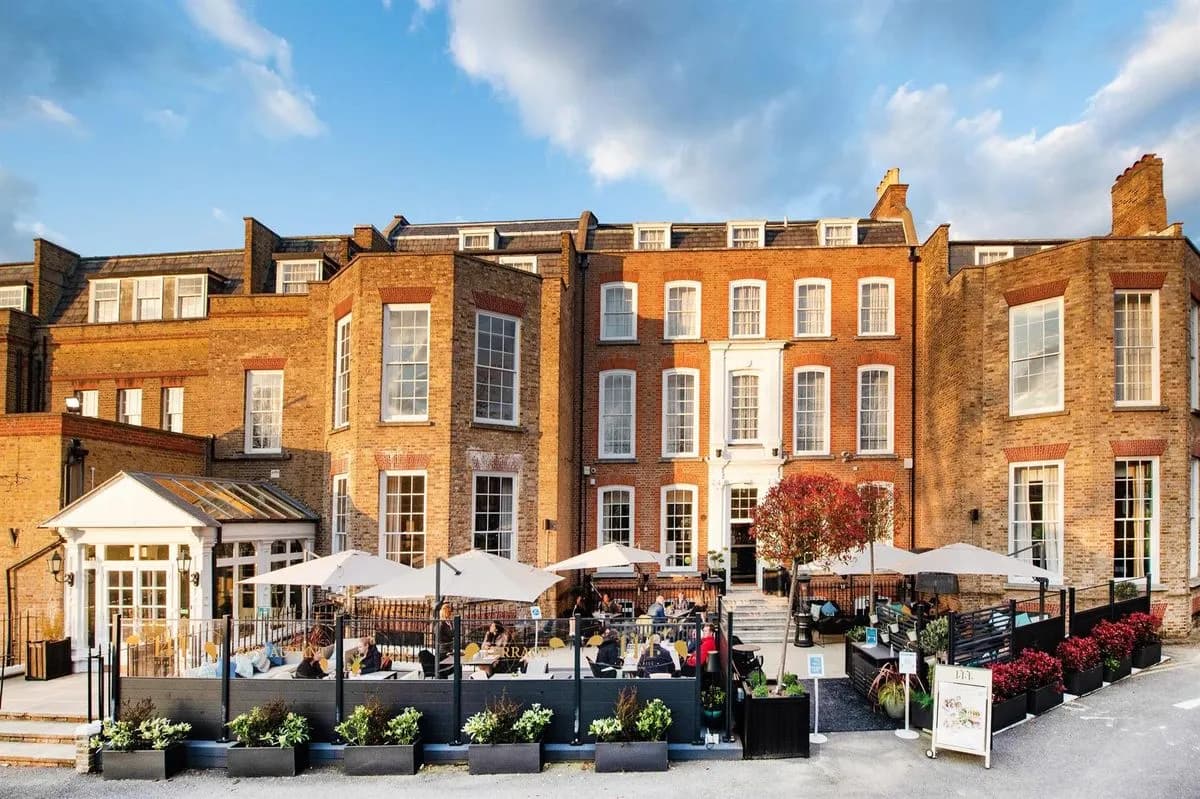 144 Outdoor Terrace - Richmond Hill Hotel