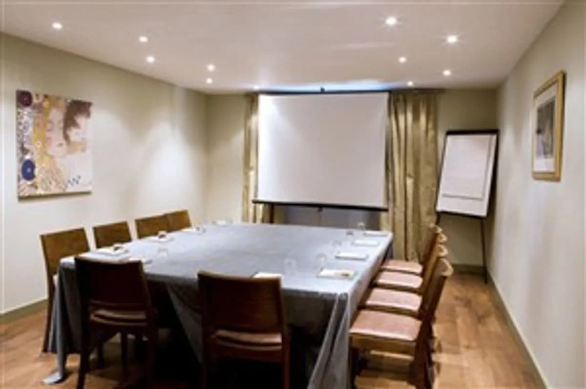 The Gallery Room - The Great Hallingbury Manor Hotel