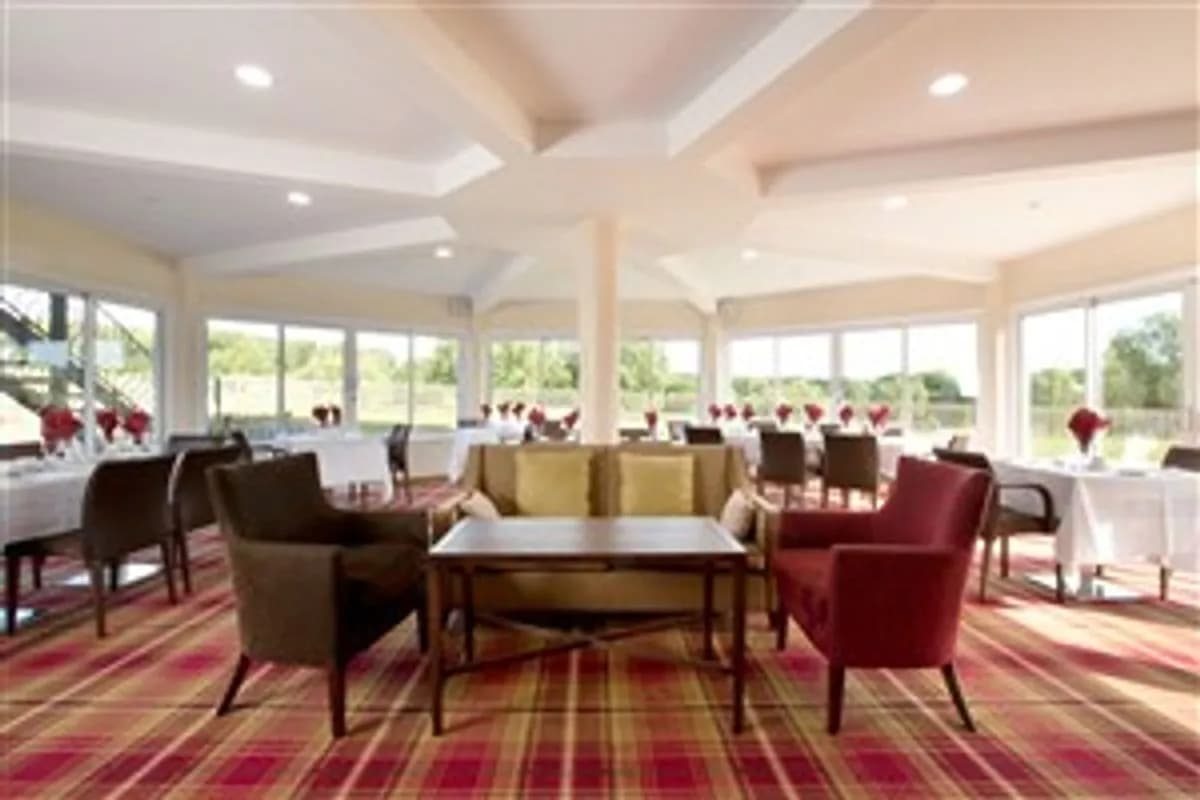 The Sandford Lounge - Sandford Springs Hotel and Golf Club