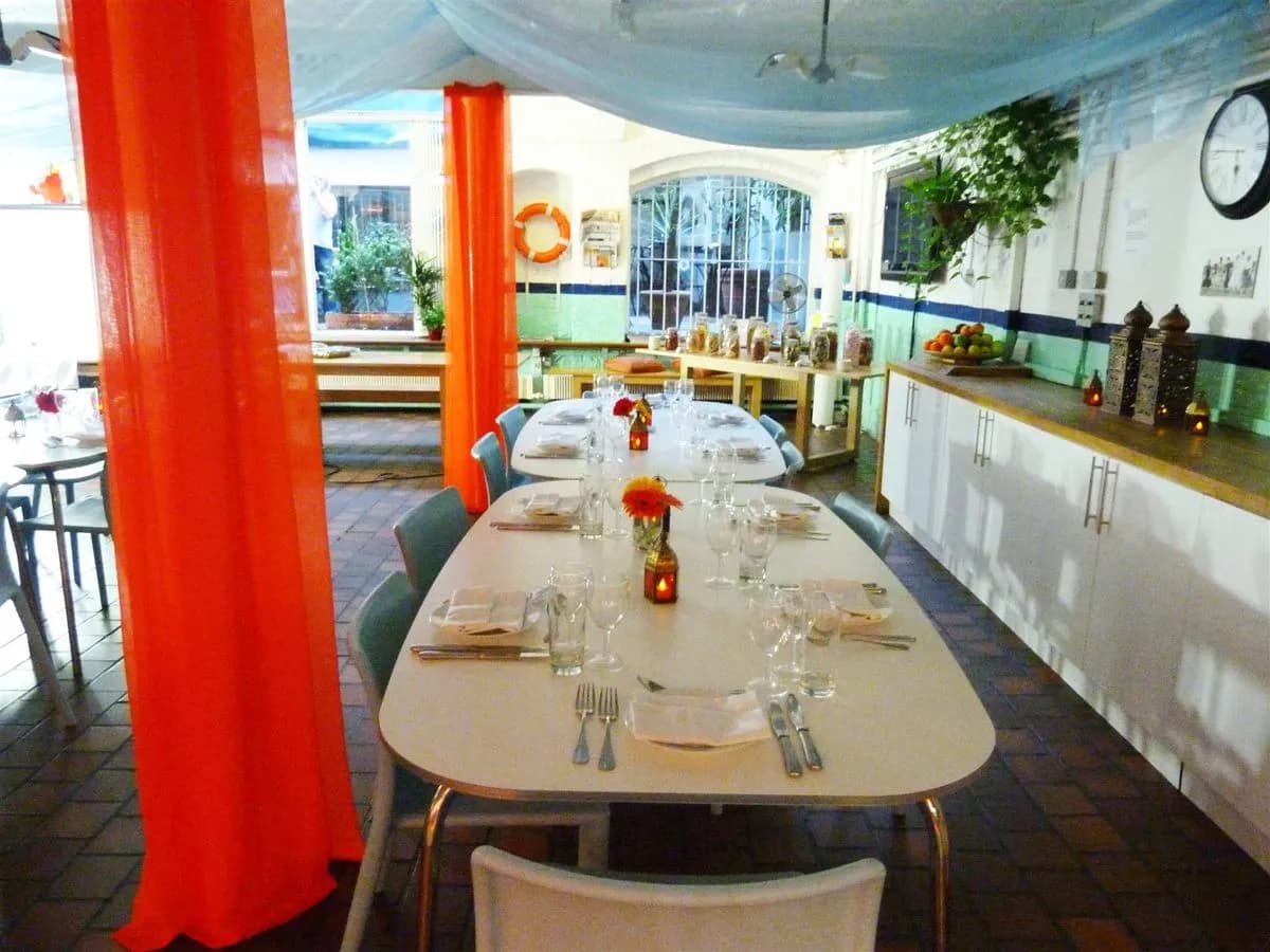 swimming pool kitchen - Wallacespace St Pancras
