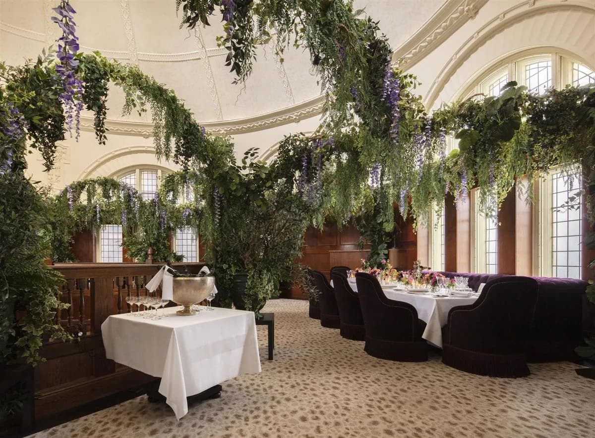 The Baptist Gallery - L'oscar London Hotel