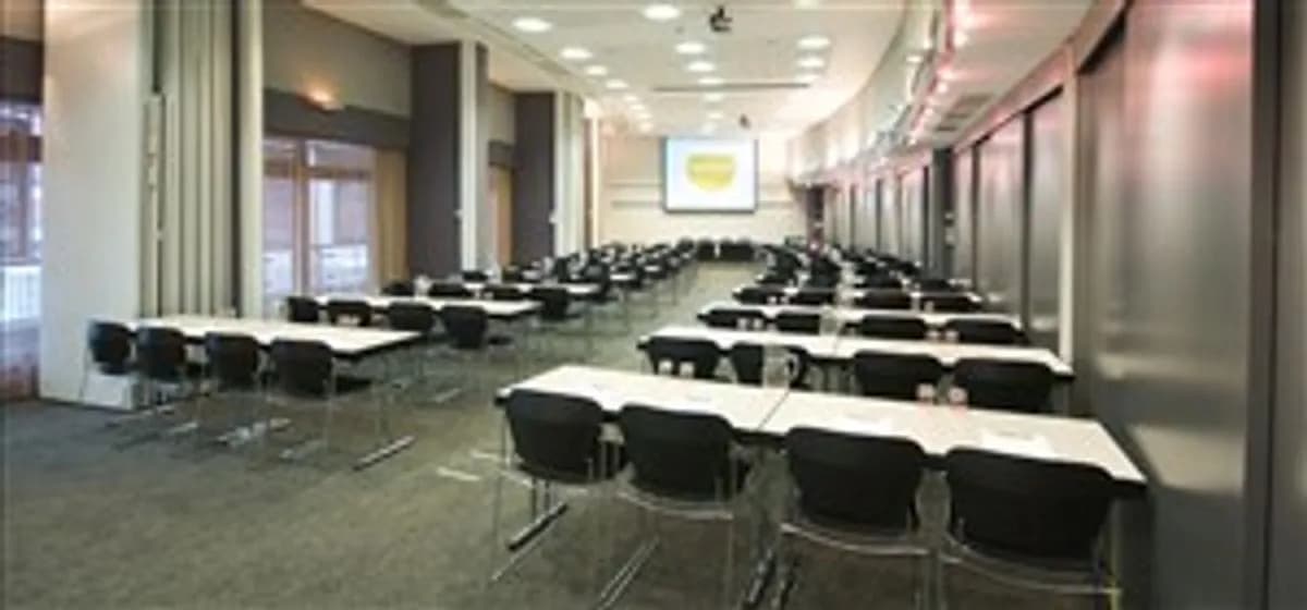 Frobisher Suites x 6 - combinable rooms - Barbican Centre