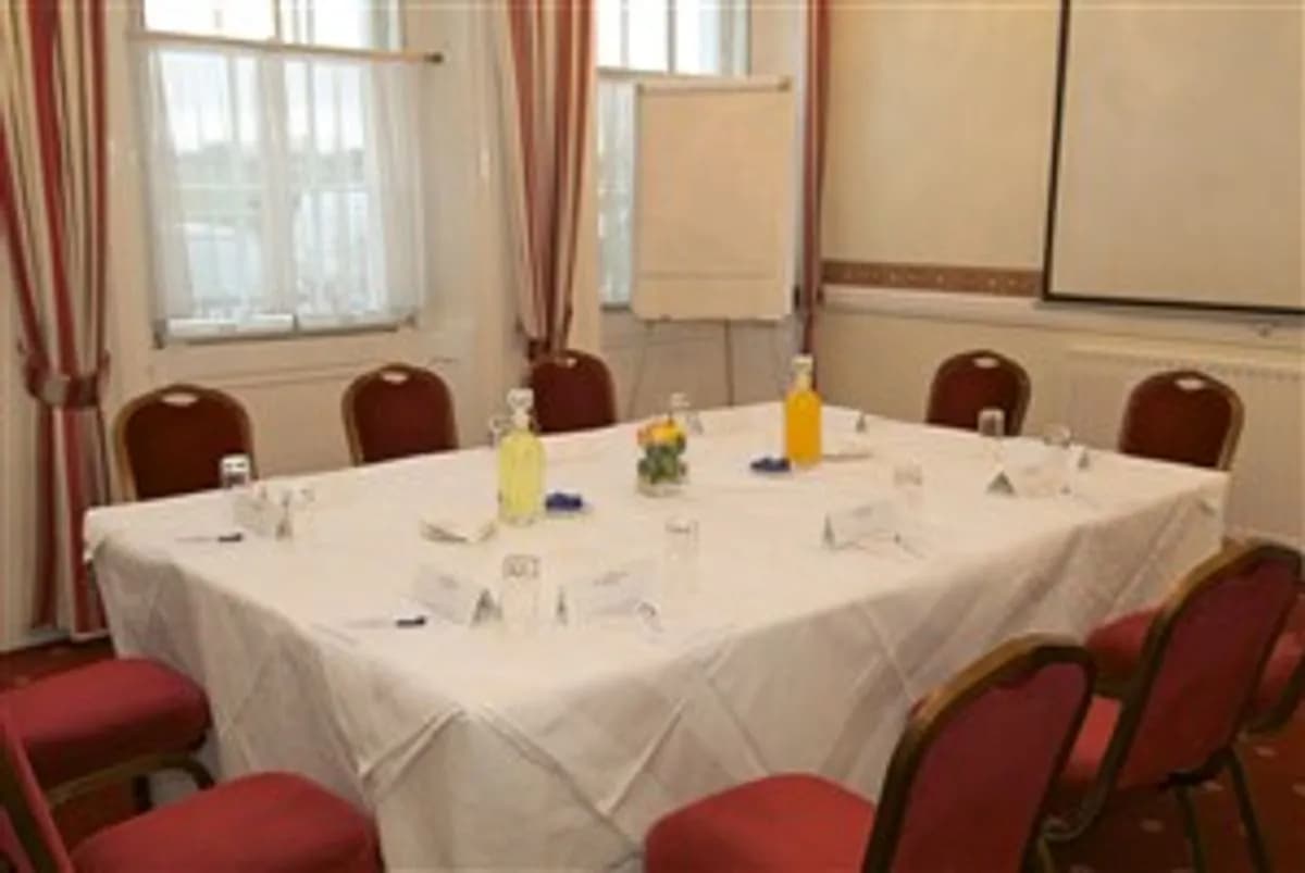 The Heathview Suite - The Clarendon - Blackheath