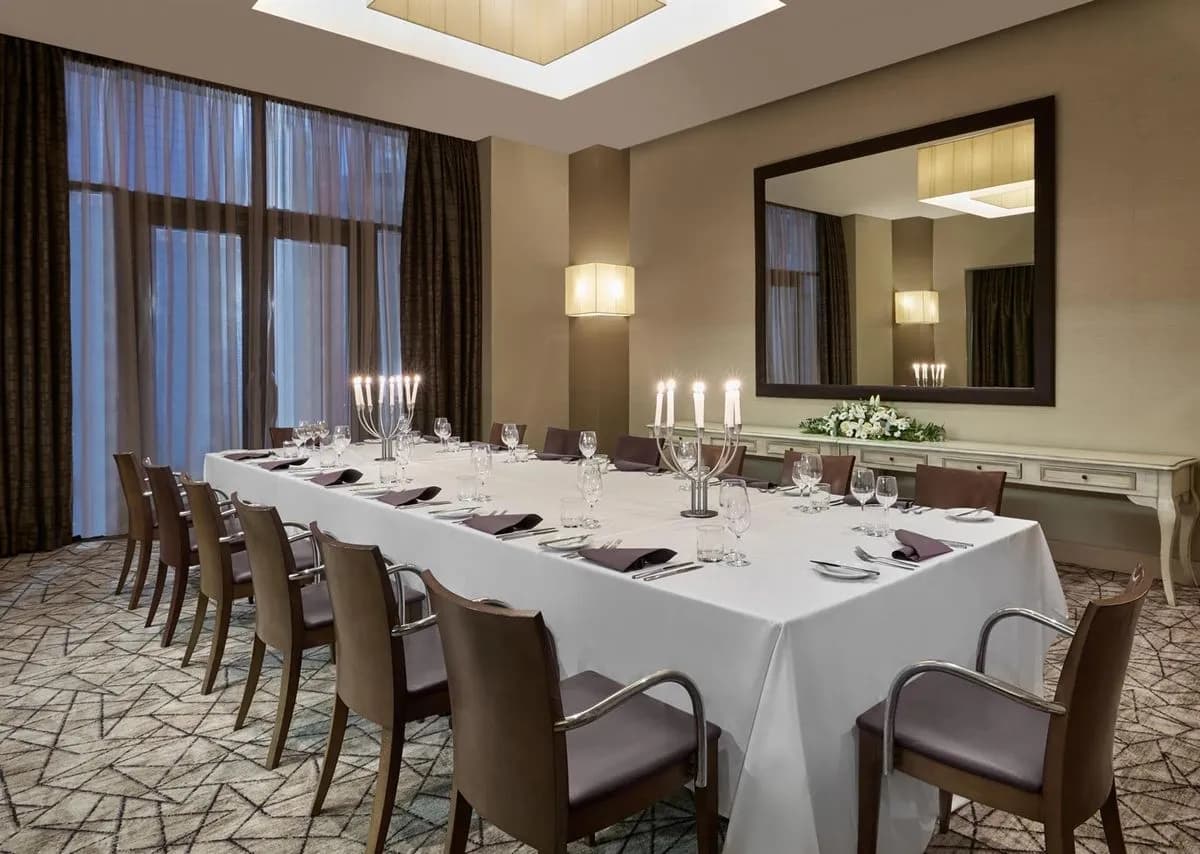 The Square - Crowne Plaza London Docklands