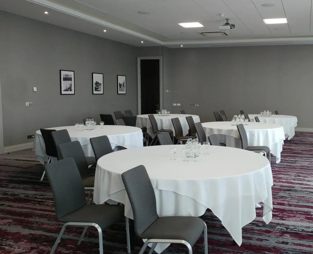 Docklands East - Crowne Plaza London Docklands