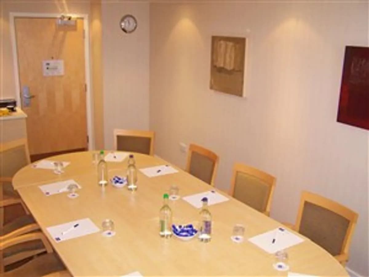 Beacon 2 - Holiday Inn Express London-Stansted Airport
