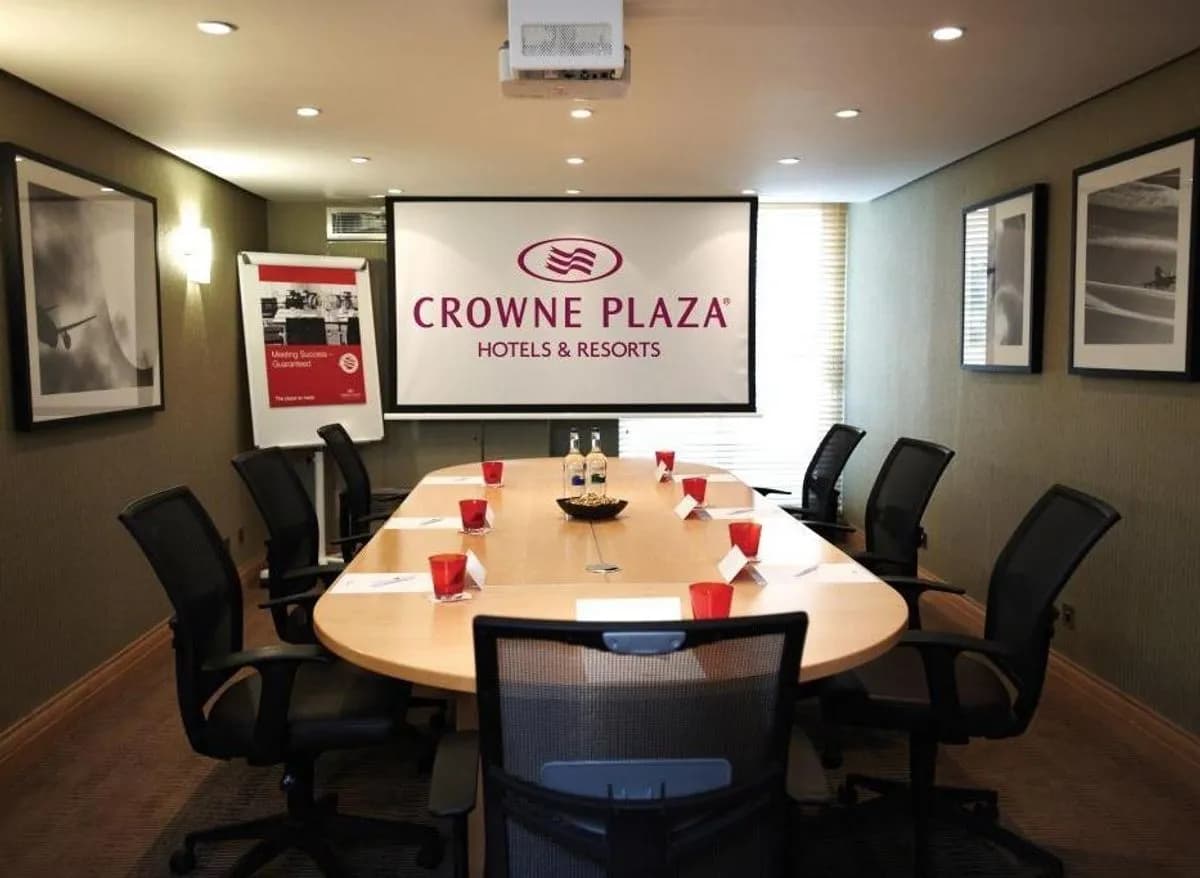 Boardroom 6 - Crowne Plaza London Heathrow