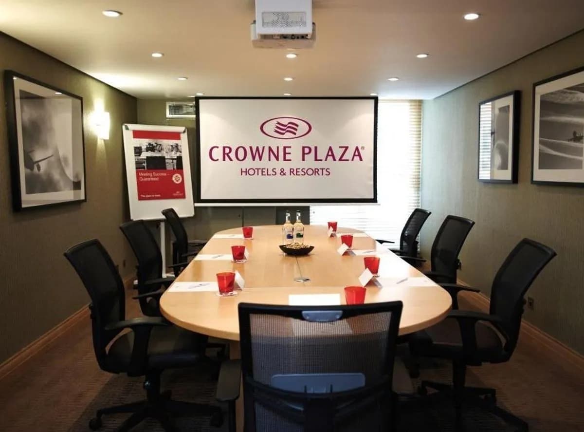 Boardroom 4 - Crowne Plaza London Heathrow