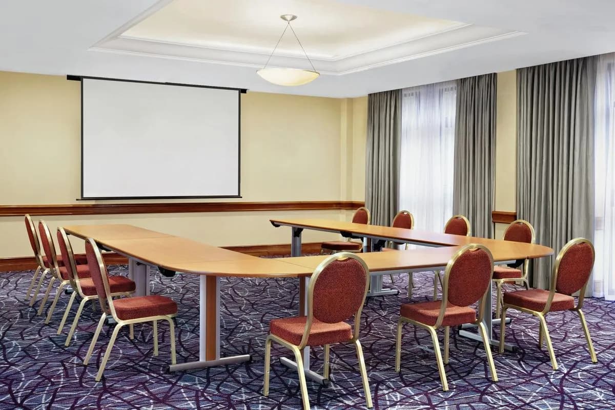 BOSTON ROOM - Sheraton Skyline Hotel London Heathrow