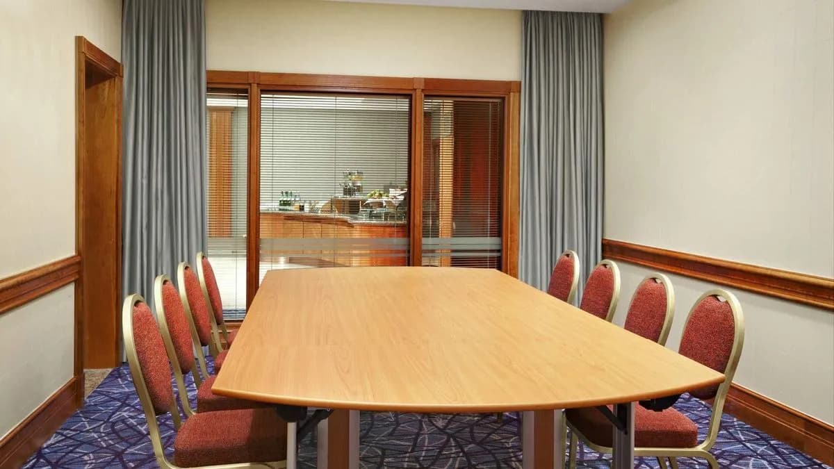 AMSTERDAM ROOM - Sheraton Skyline Hotel London Heathrow