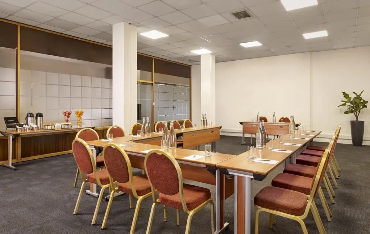 PARIS ROOM - Sheraton Skyline Hotel London Heathrow