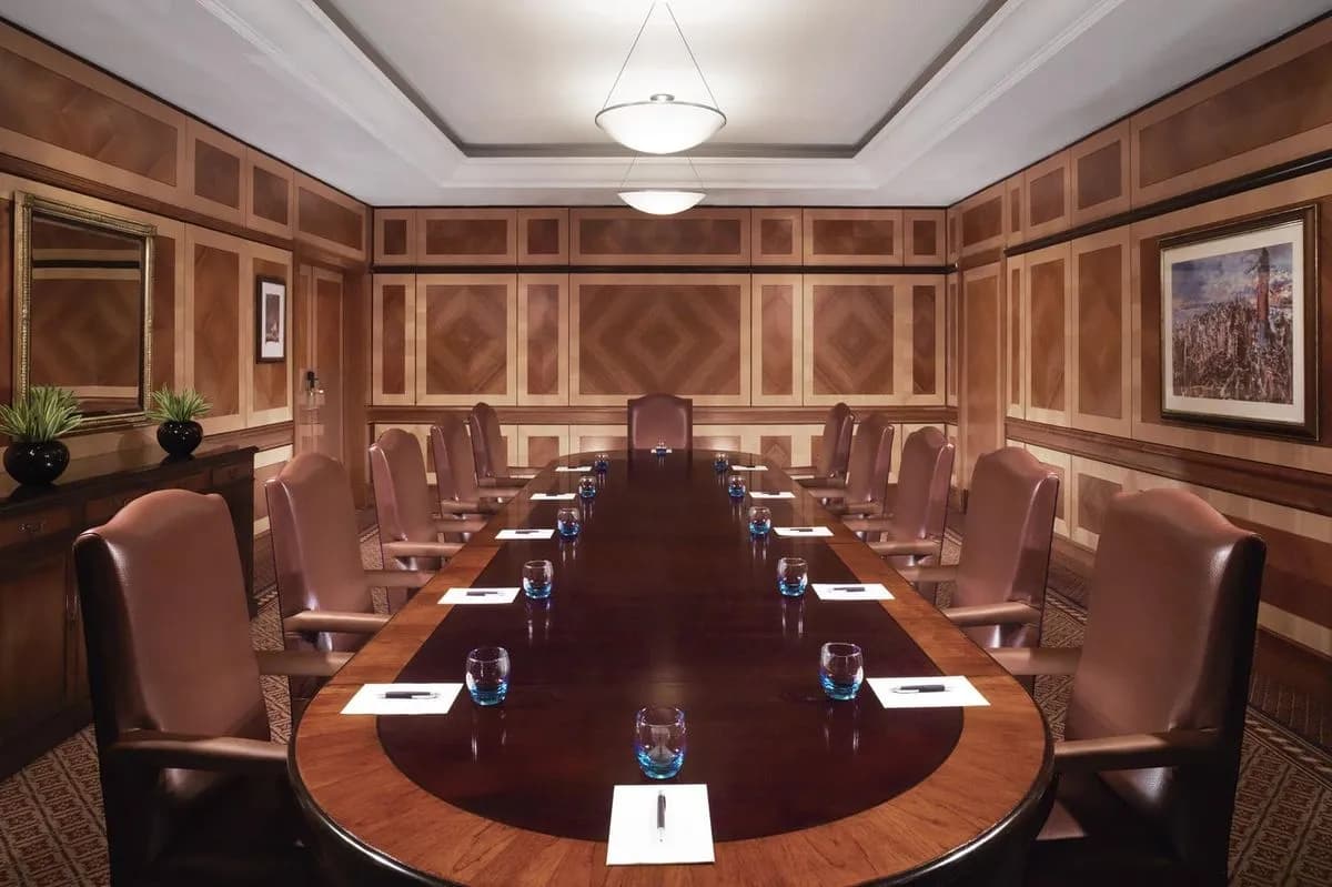 NEW YORK BOARDROOM - Sheraton Skyline Hotel London Heathrow