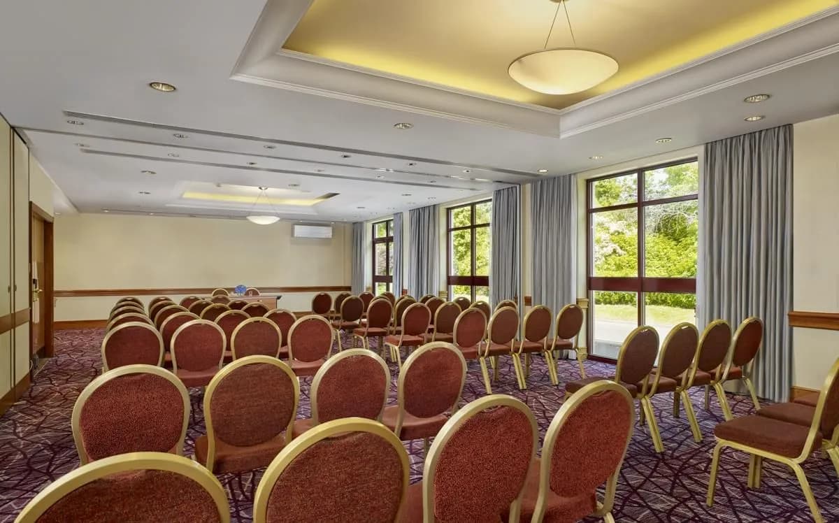 PACIFIC SUITE - Sheraton Skyline Hotel London Heathrow
