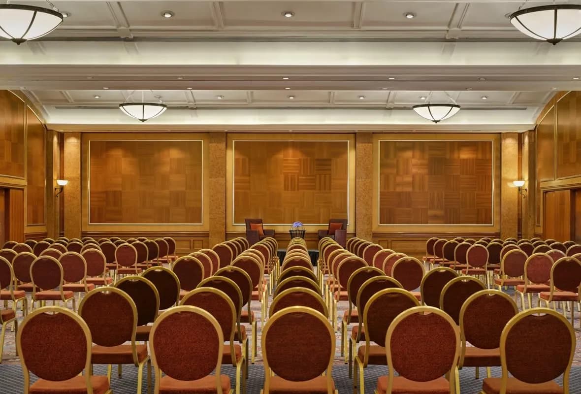 AMERICAN ROOM - Sheraton Skyline Hotel London Heathrow