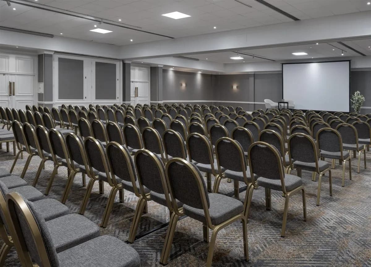 Buckingham 2 - Delta Hotels Heathrow Windsor (Newly Refurbished)