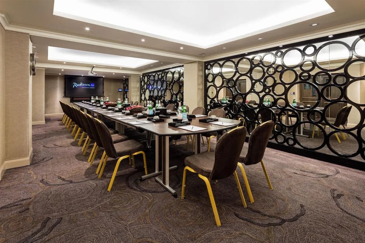 Cromwell Suite - Radisson Blu Hotel, London South Kensington