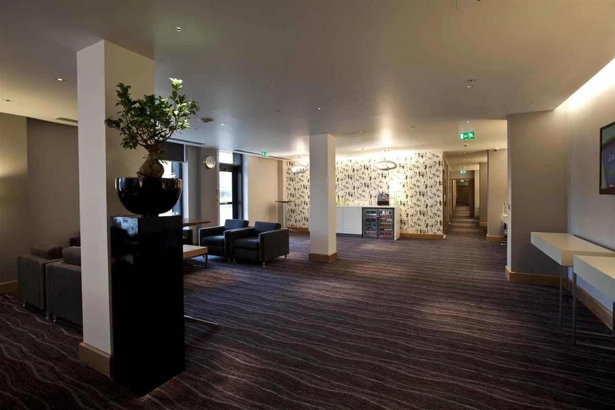 The Bay (Breakout Area) - Hilton London Heathrow Airport Terminal 5