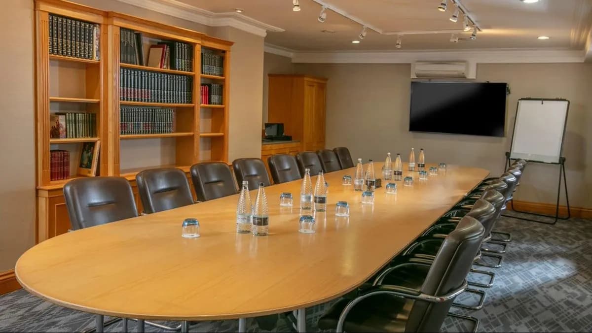 Library - DoubleTree by Hilton Oxford Belfry