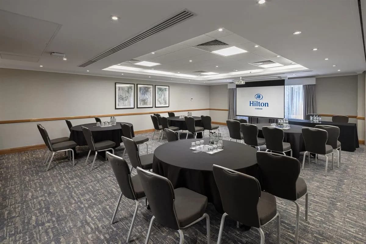 Hampton 1 - Hilton Cobham