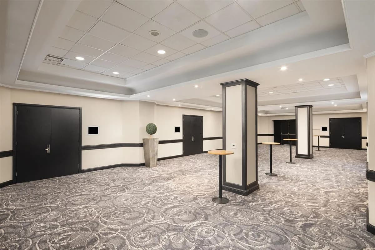 Ascot Foyer - Hilton London Gatwick Airport