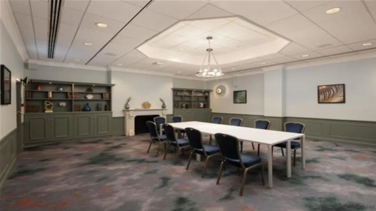 Churchill - DoubleTree by Hilton Brighton Metropole