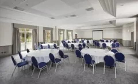 Queen Elizabeth I - DoubleTree by Hilton Dartford Bridge