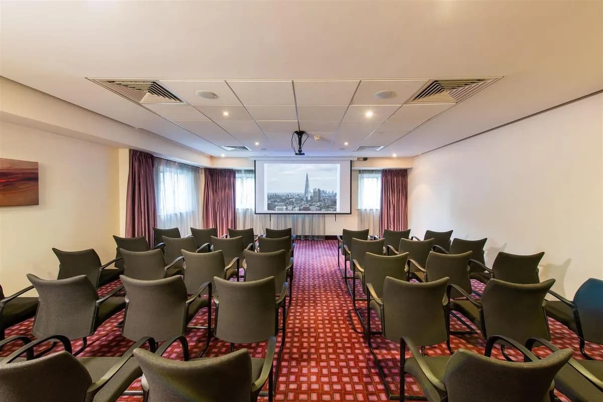 Chestnut - DoubleTree by Hilton London Heathrow Airport