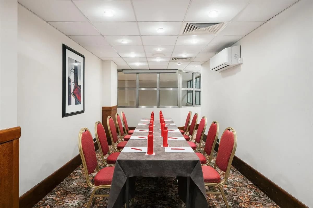Prince Boardroom - Millennium Hotel & Conference Centre Gloucester - London Kensington