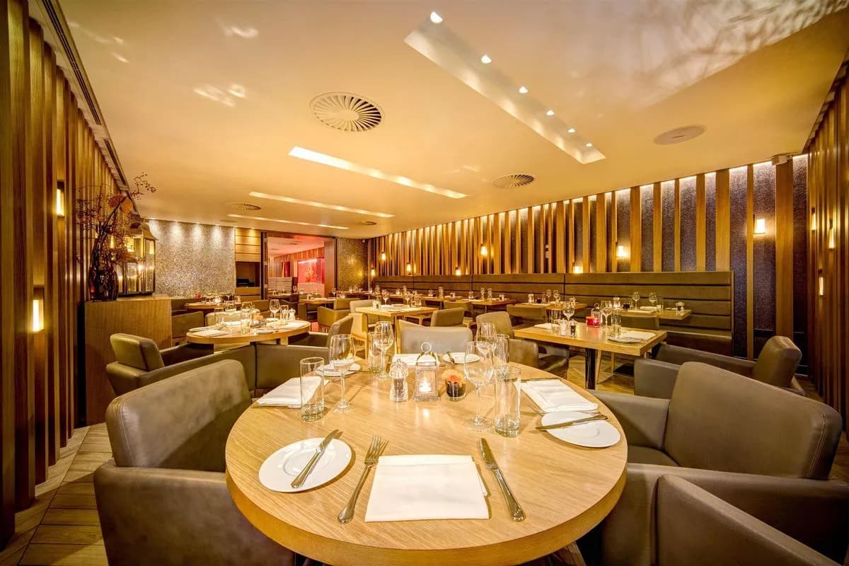 Chambers Restaurant - Apex Temple Court Hotel