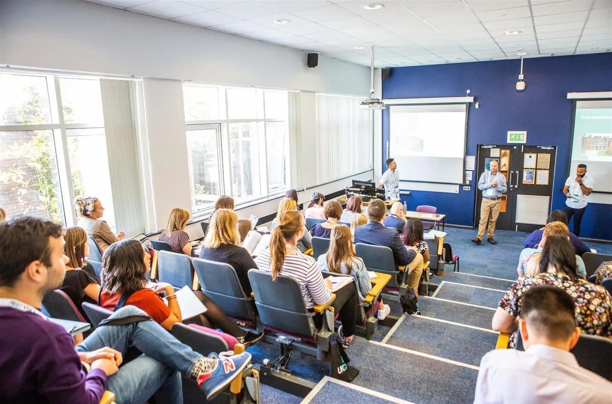 CBA 1.102 - Keele University Campus
