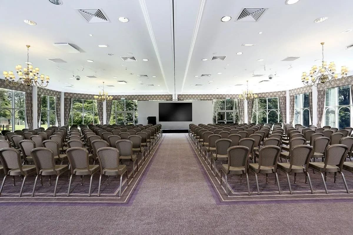 Lakeside - Macdonald Kilhey Court
