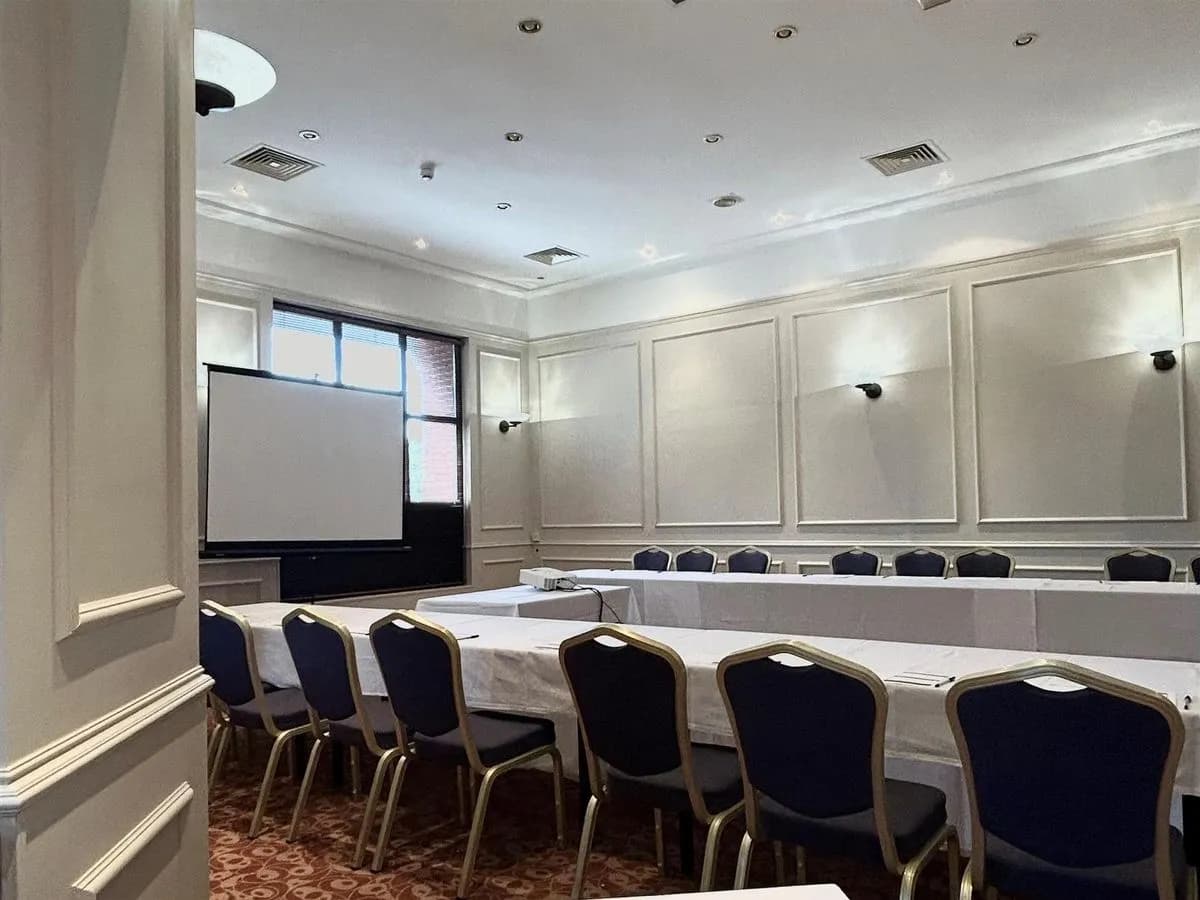 Delamere Suite - Best Western Forest Hills Hotel 