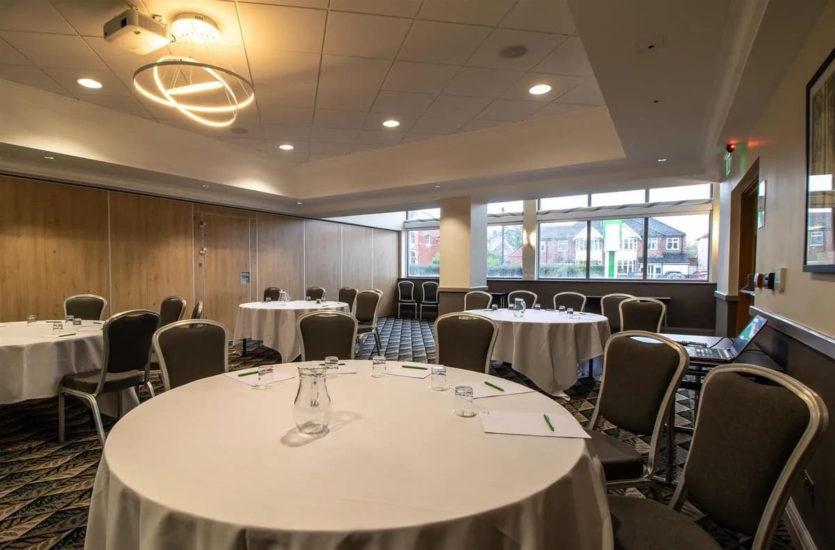 Wigston 2 Suite - Holiday Inn Leicester - Wigston