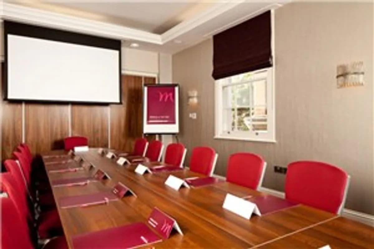 Dickens Suite - Mercure Nottingham City Centre Hotel
