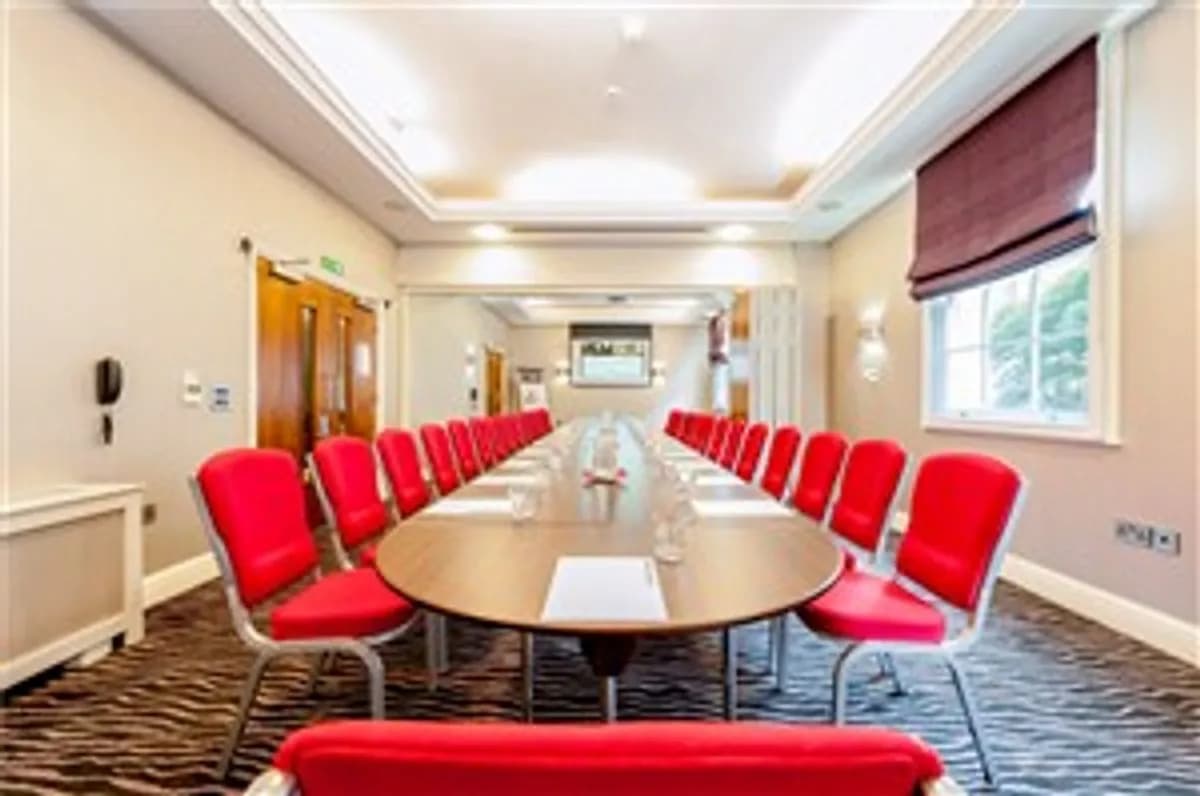 Charles Dickens Suite - Mercure Nottingham City Centre Hotel