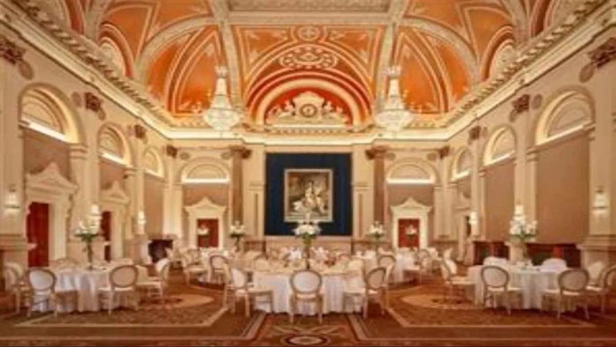 The Banking Hall - The College Green Hotel Dublin, Autograph Collection