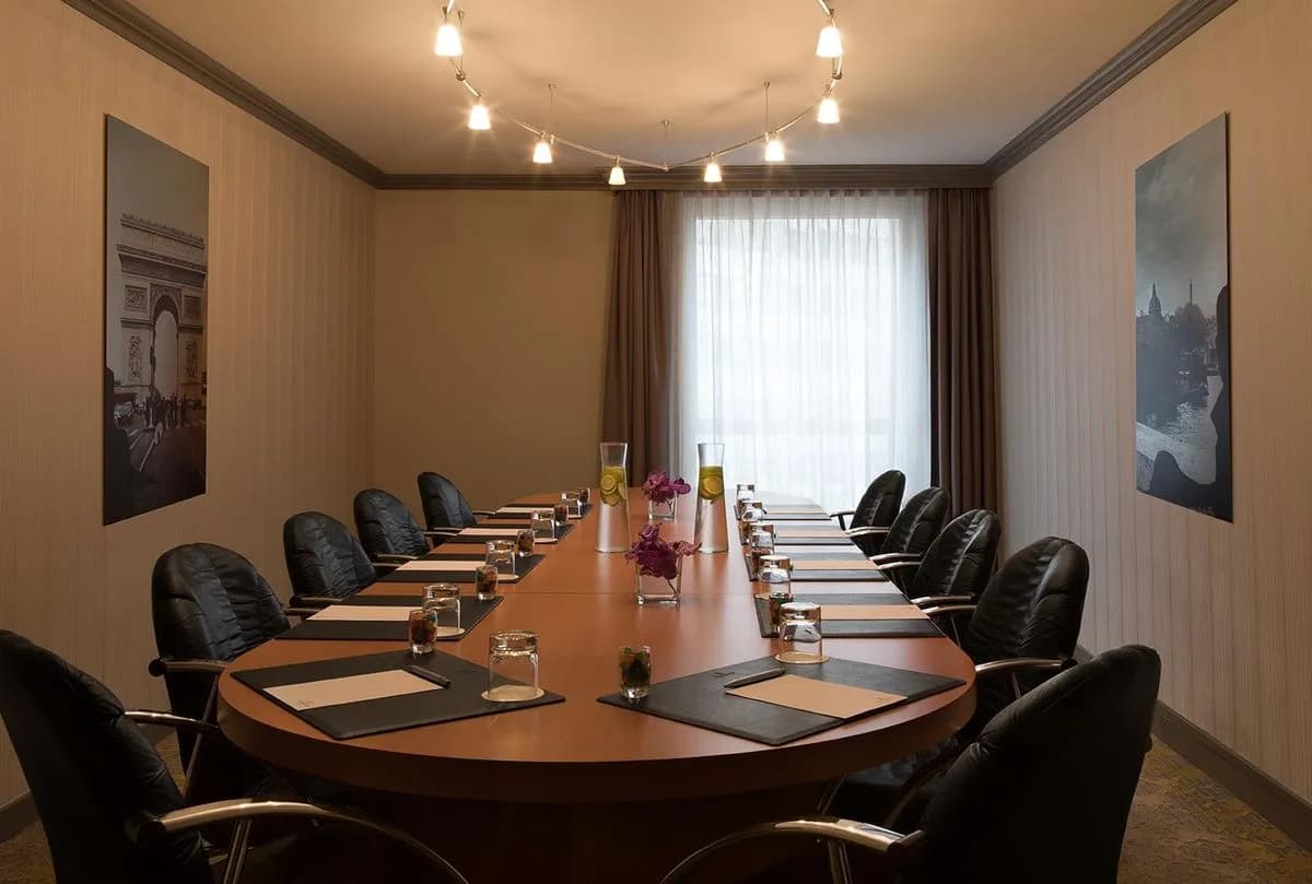 Bureau 126 - Renaissance Paris La Defense Hotel