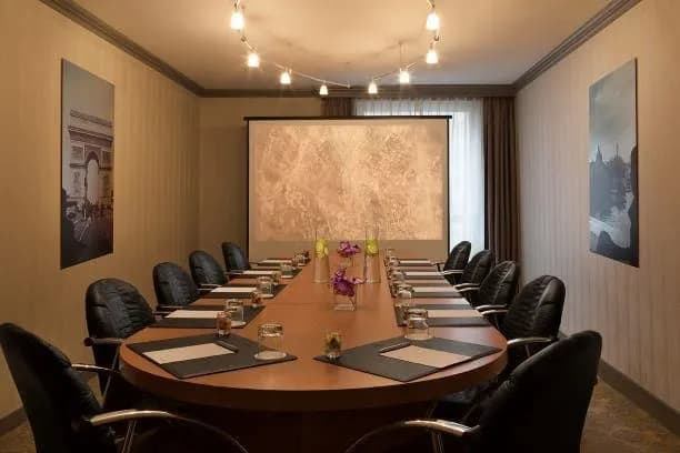 Bureau 122 - Renaissance Paris La Defense Hotel