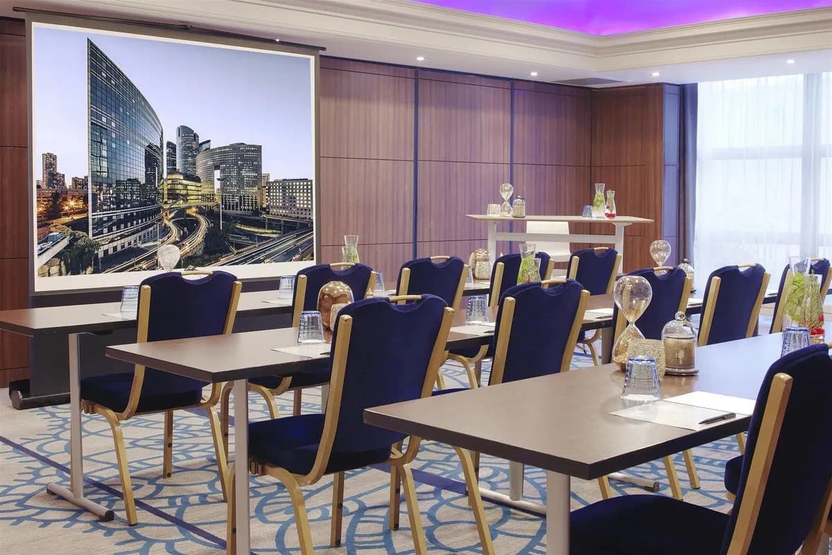 Majunga - Renaissance Paris La Defense Hotel
