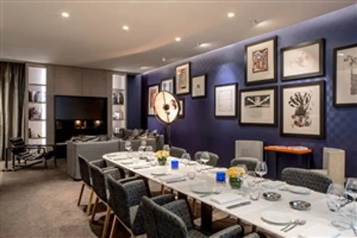 PUTMAN - Sofitel Paris Arc De Triomphe