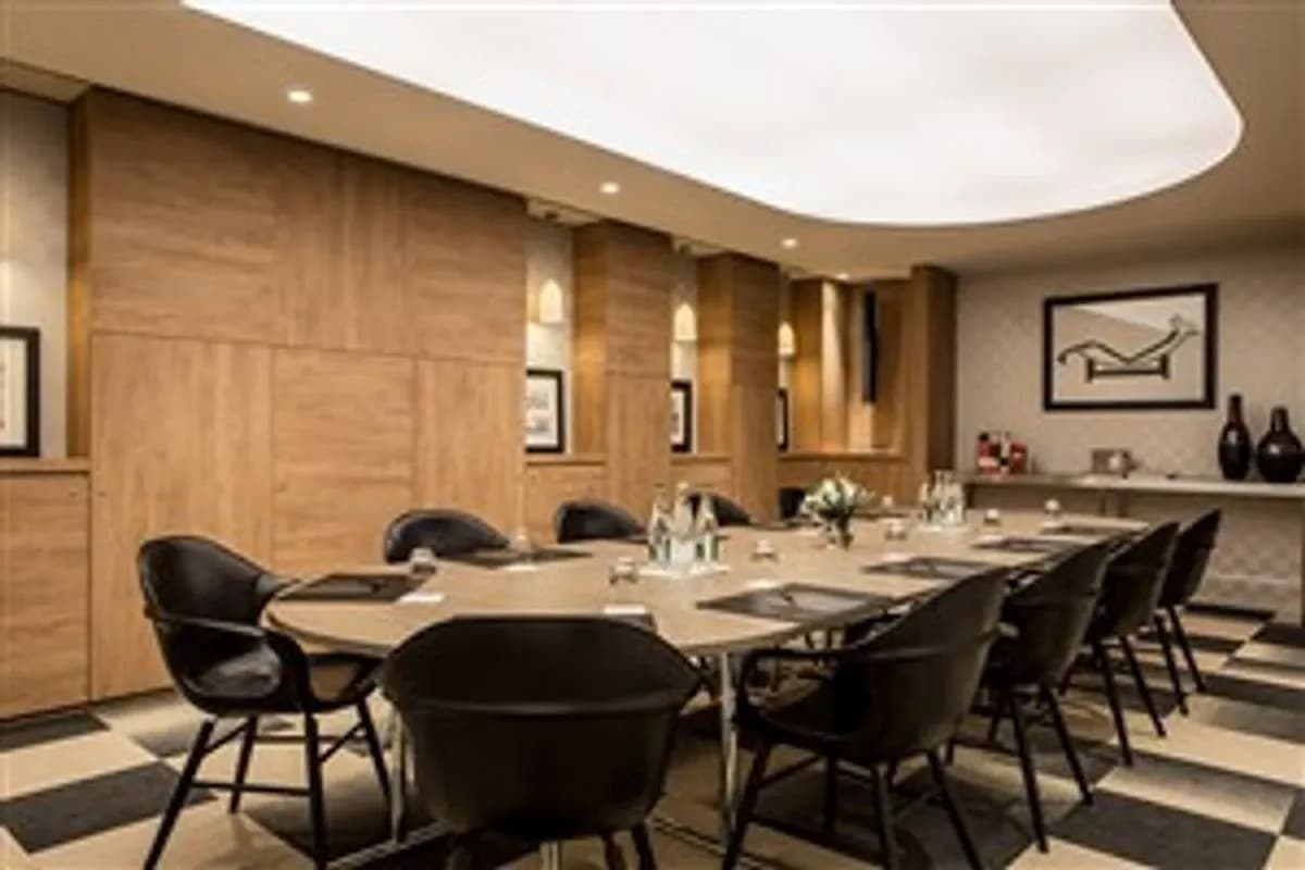 CHARLOTTE - Sofitel Paris Arc De Triomphe