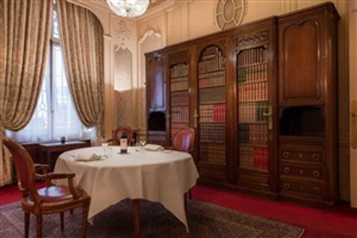Jaune - Hotel Raphael