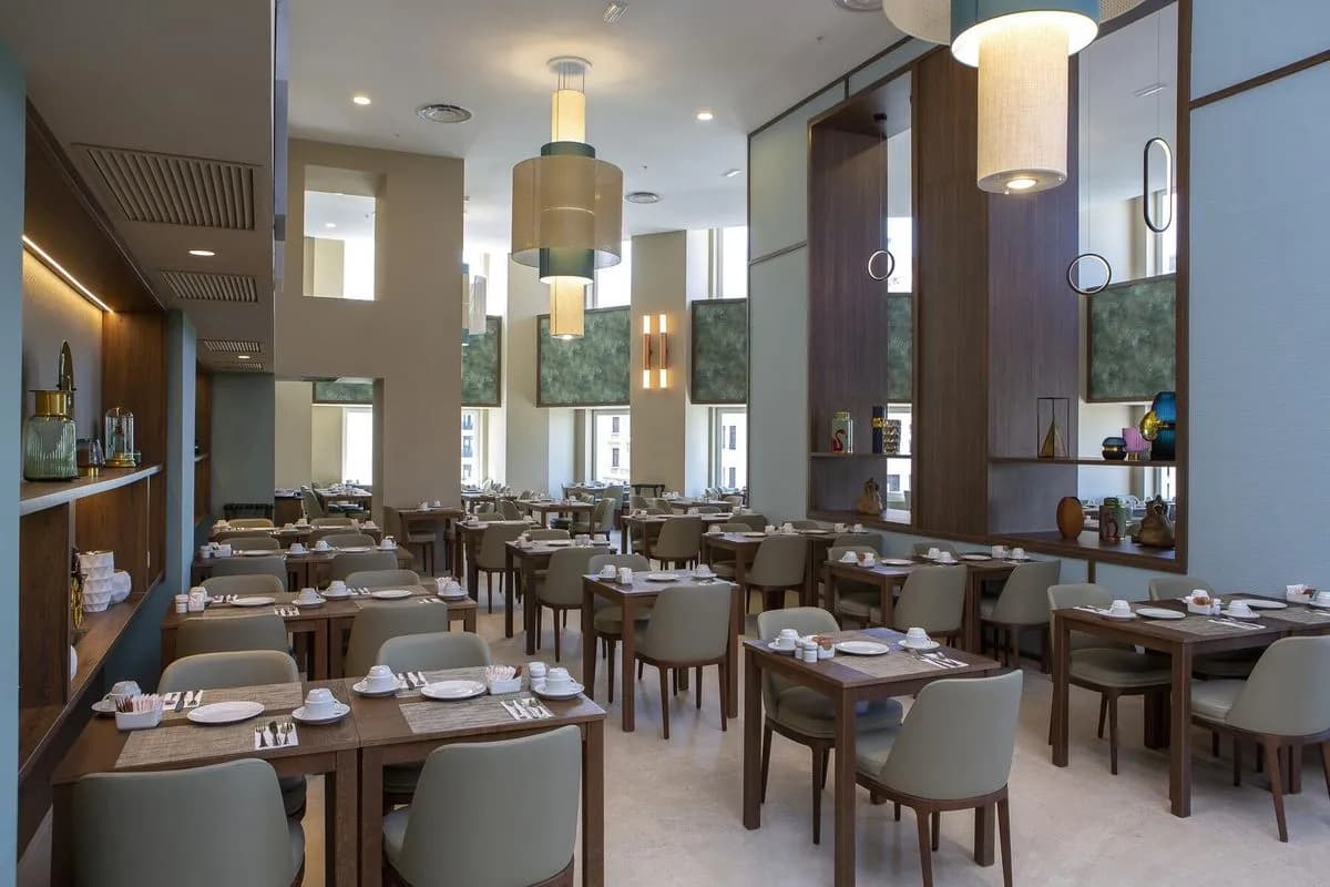 Cervantes - Hotel Riu Plaza Espana